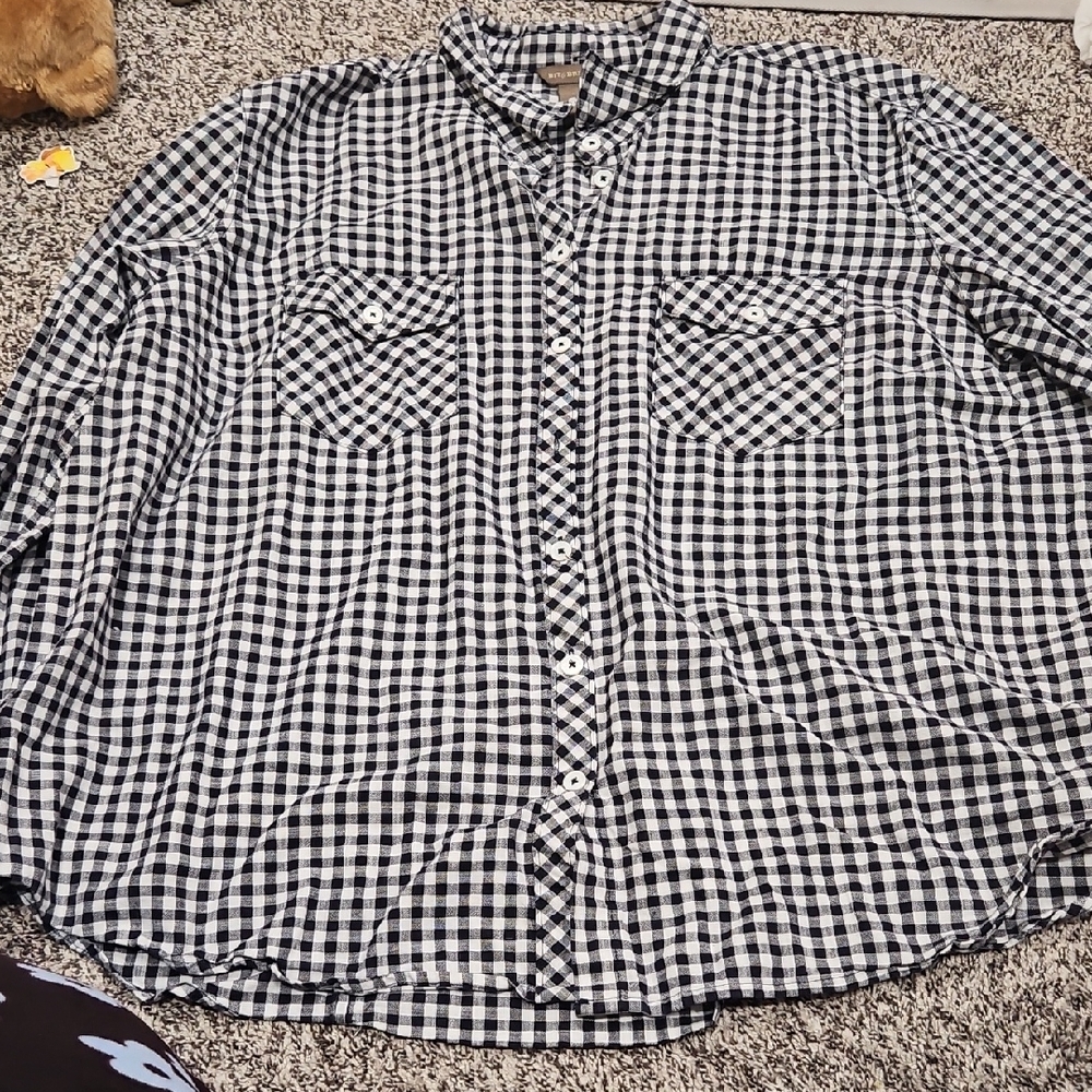 Bit & Bridle Women's Black and White Plaid Shirt Size 2X Long sleeve.